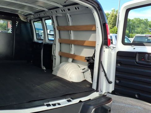 Used 2024 Chevrolet Express 2500 w/ Driver Convenience Package RWD image 18