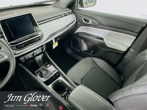 New 2026 Jeep Compass Latitude image 18