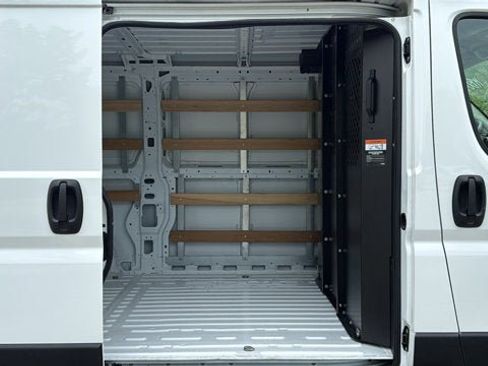 Used 2025 RAM ProMaster 2500 w/ U-Haul Equipment Group FWD image 23