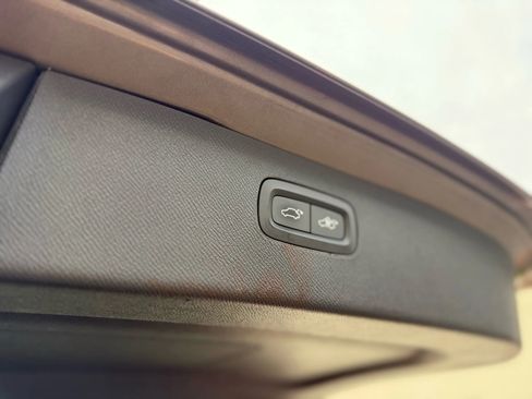 Used 2016 Volvo XC90 T6 Inscription w/ Vision Package image 22