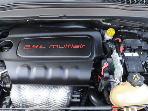 Used 2017 Jeep Renegade Altitude FWD image 18