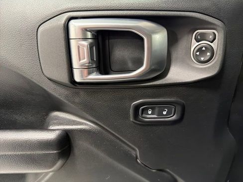 Used 2018 Jeep Wrangler Unlimited Sport S AWD/4WD image 11