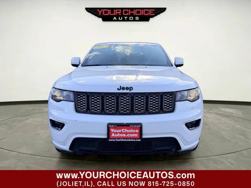 Used 2017 Jeep Grand Cherokee Altitude AWD/4WD image 10
