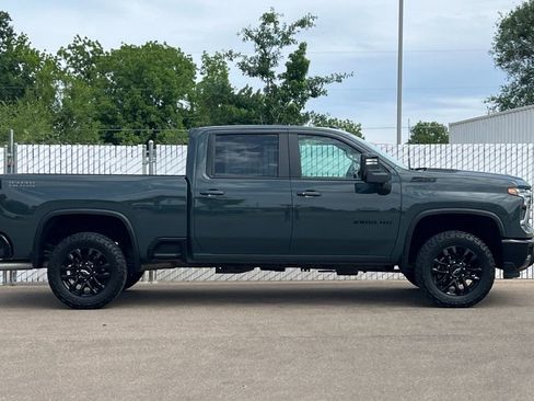 Used 2025 Chevrolet Silverado 2500 LT w/ Trail Boss Package AWD/4WD image 3