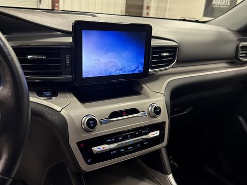 Used 2023 Ford Explorer XLT w/ Equipment Group 202A image 8