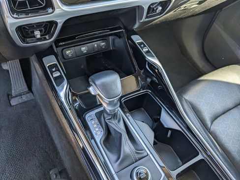 Certified 2023 Kia Sorento SX image 27