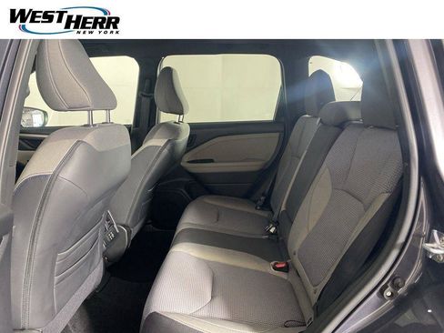 Used 2025 Subaru Forester Premium AWD/4WD image 16