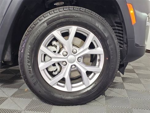 Used 2022 Jeep Grand Cherokee Limited image 9