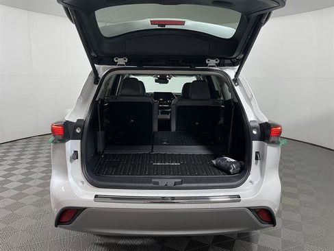 New 2026 Toyota Highlander Platinum AWD/4WD image 24