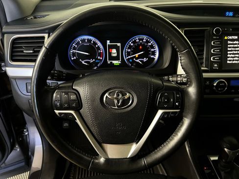 Used 2019 Toyota Highlander Limited Platinum image 9