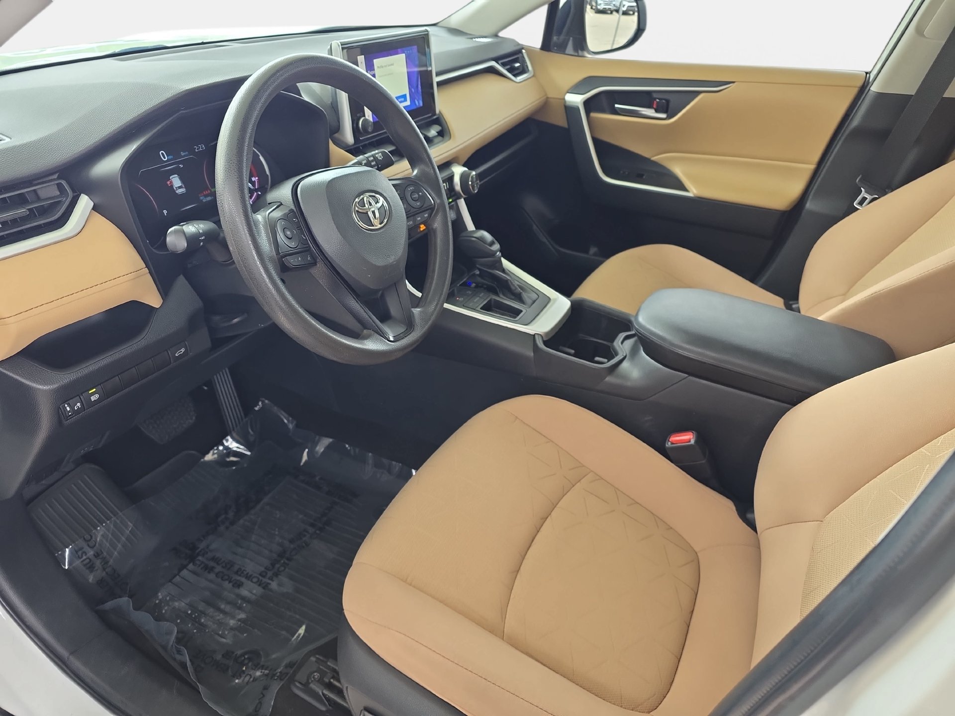 Used 2023 Toyota RAV4 XLE w/ Convenience Package FWD image 16