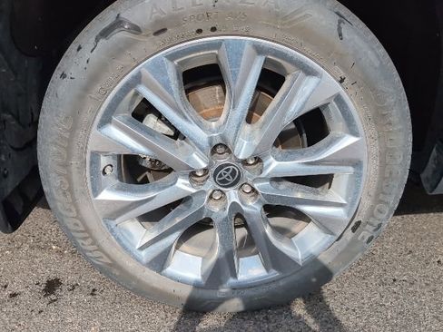 Used 2023 Toyota Highlander Limited image 9