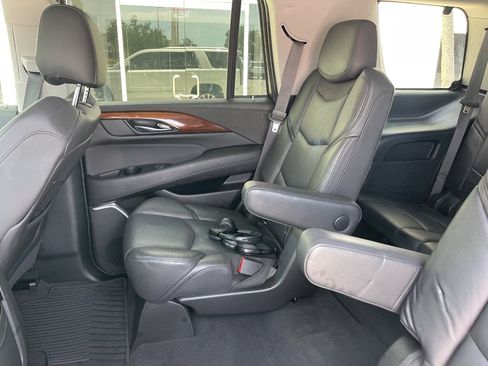 Used 2019 Cadillac Escalade Premium Luxury RWD image 33
