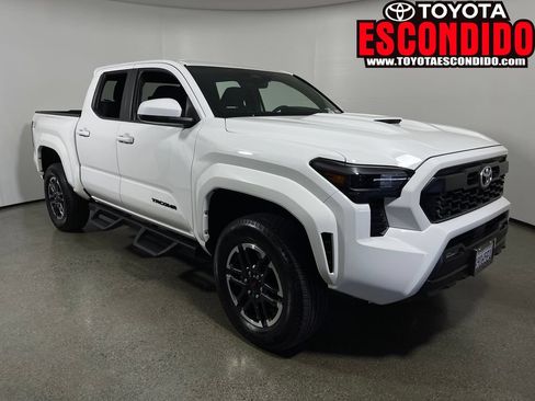 Certified 2025 Toyota Tacoma TRD Sport AWD/4WD image 1