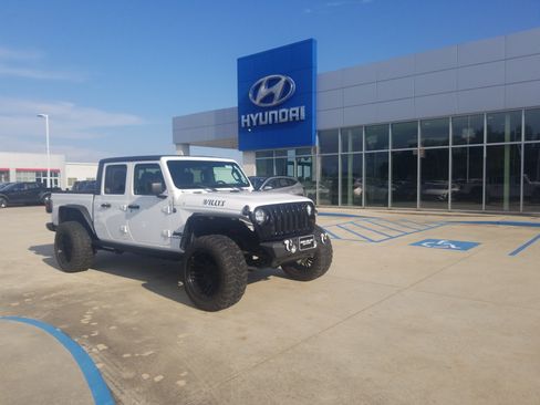Used 2023 Jeep Gladiator Sport AWD/4WD image 1