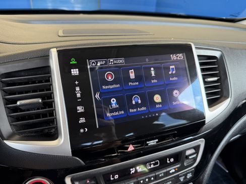 Used 2016 Honda Pilot Touring image 20