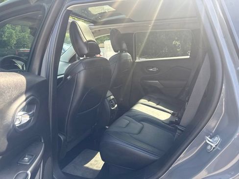 Used 2021 Jeep Cherokee Latitude Lux w/ Sun & Sound Group AWD/4WD image 4