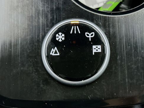 Used 2021 Nissan Rogue SV image 25