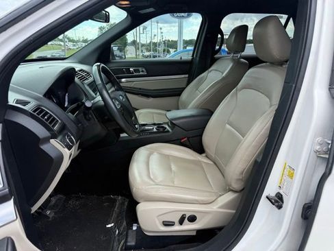 Used 2019 Ford Explorer XLT w/ Equipment Group 202A FWD image 19