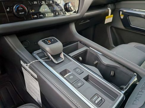 Used 2026 Nissan Pathfinder SV w/ SV Premium Package FWD image 23