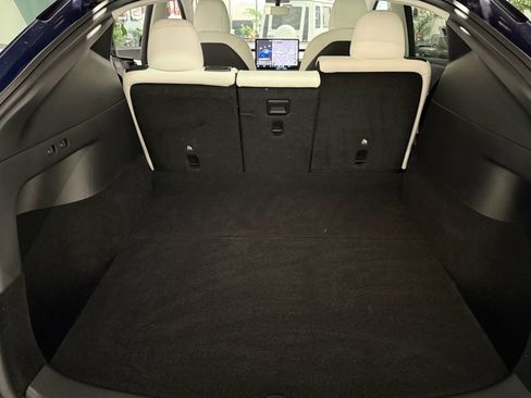 Used 2021 Tesla Model Y Long Range image 14
