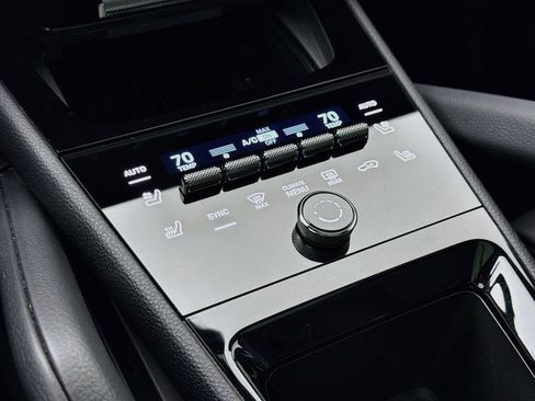 Certified 2024 Porsche Cayenne AWD/4WD image 21
