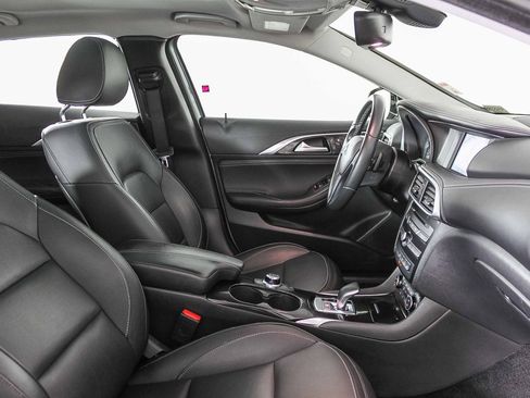 Used 2018 INFINITI QX30 Premium w/ Navigation Package image 17