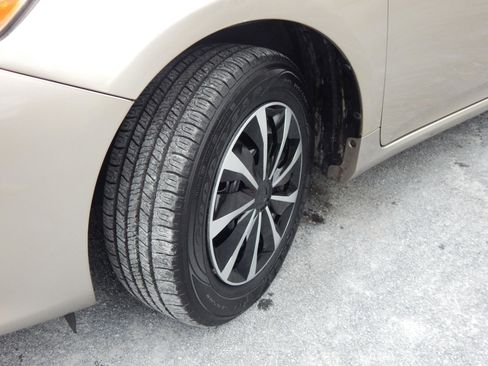 Used 2010 Toyota Corolla image 18