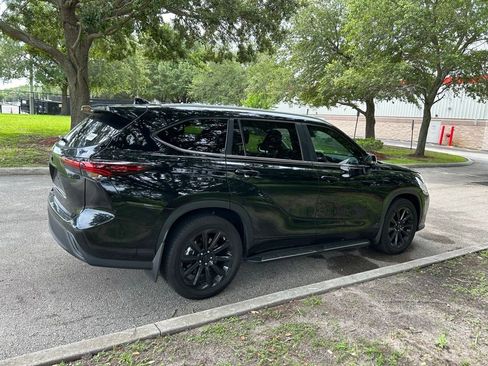 Used 2024 Toyota Highlander XLE FWD image 5