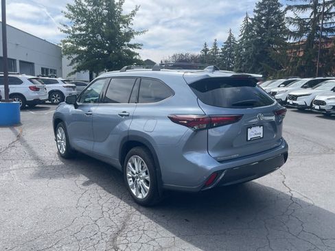 Used 2024 Toyota Highlander Limited AWD/4WD image 3