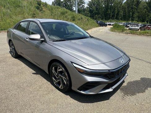 New 2025 Hyundai Elantra Limited image 7