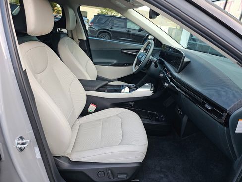 Used 2025 Kia EV6 Wind image 27