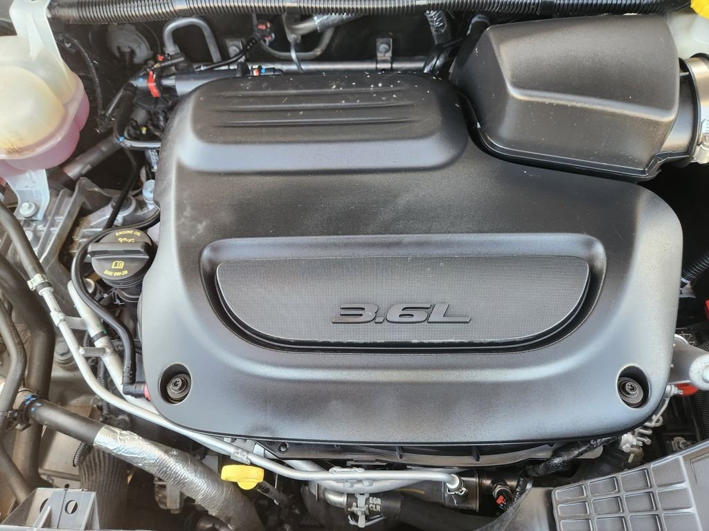 Used 2024 Chrysler Pacifica Touring-L FWD image 32