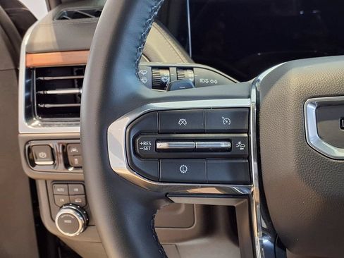 Used 2025 GMC Yukon XL Denali AWD/4WD image 11