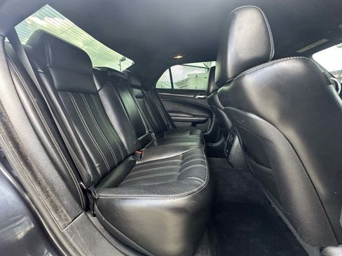Used 2018 Chrysler 300 S RWD image 34
