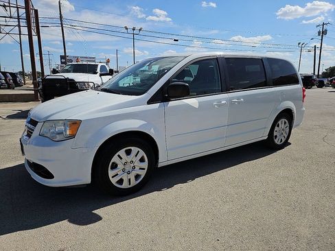 Used 2016 Dodge Grand Caravan SE w/ Quick Order Package 29E SE FWD image 2