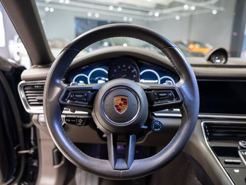 Certified 2023 Porsche Panamera 4 Platinum Edition AWD/4WD image 5