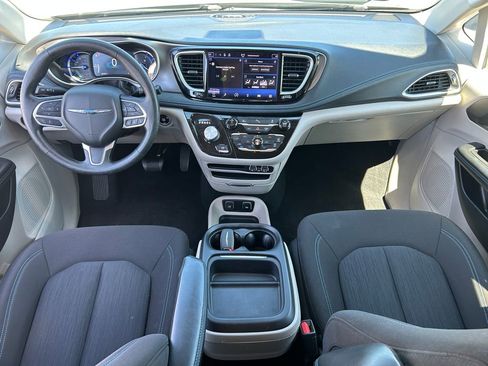 Used 2021 Chrysler Pacifica Touring FWD image 31