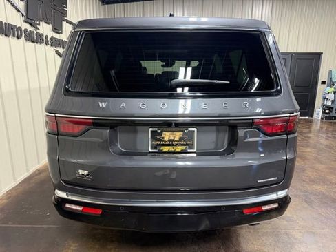 Used 2024 Jeep Wagoneer L Series III w/ Premium Group I AWD/4WD image 9