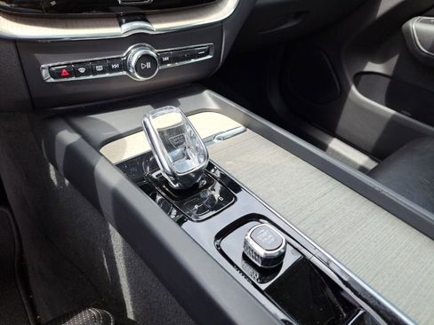 Used 2022 Volvo XC60 B6 Inscription w/ Protection Package Premier image 22