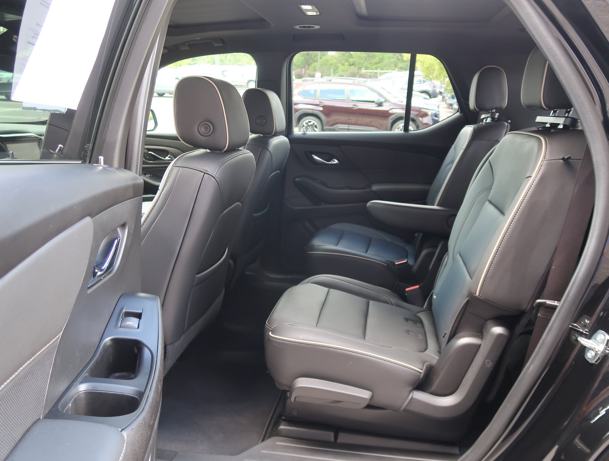 Used 2023 Chevrolet Traverse Premier w/ LPO, Cargo Package FWD image 32