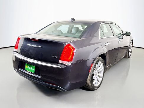 Used 2018 Chrysler 300 Limited RWD image 10