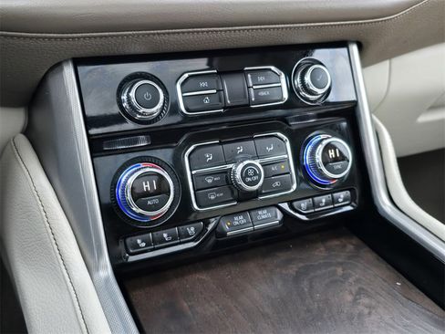 Used 2021 GMC Yukon XL Denali w/ Denali Premium Package image 22