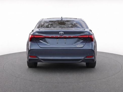 Used 2022 Toyota Avalon Limited w/ Advanced Safety Package FWD image 5