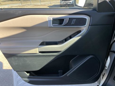 Used 2022 Ford Explorer XLT image 29