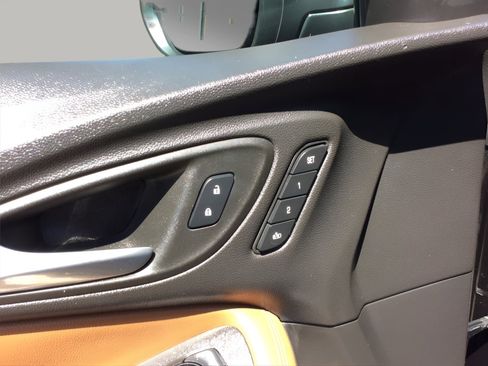 Used 2022 Buick Encore GX Essence w/ Experience Buick Package FWD image 28