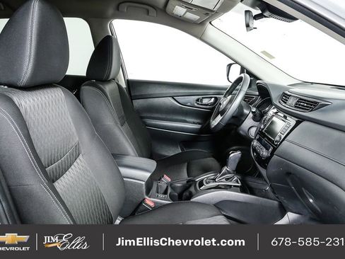 Used 2020 Nissan Rogue SV image 22
