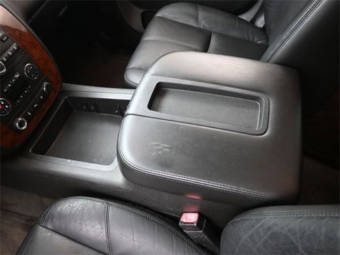 Used 2011 Chevrolet Suburban LT image 30