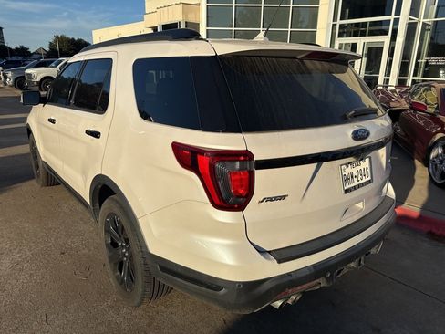 Used 2019 Ford Explorer Sport image 3