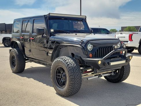 Used 2013 Jeep Wrangler Unlimited Sahara w/ Trailer Tow Group AWD/4WD image 6
